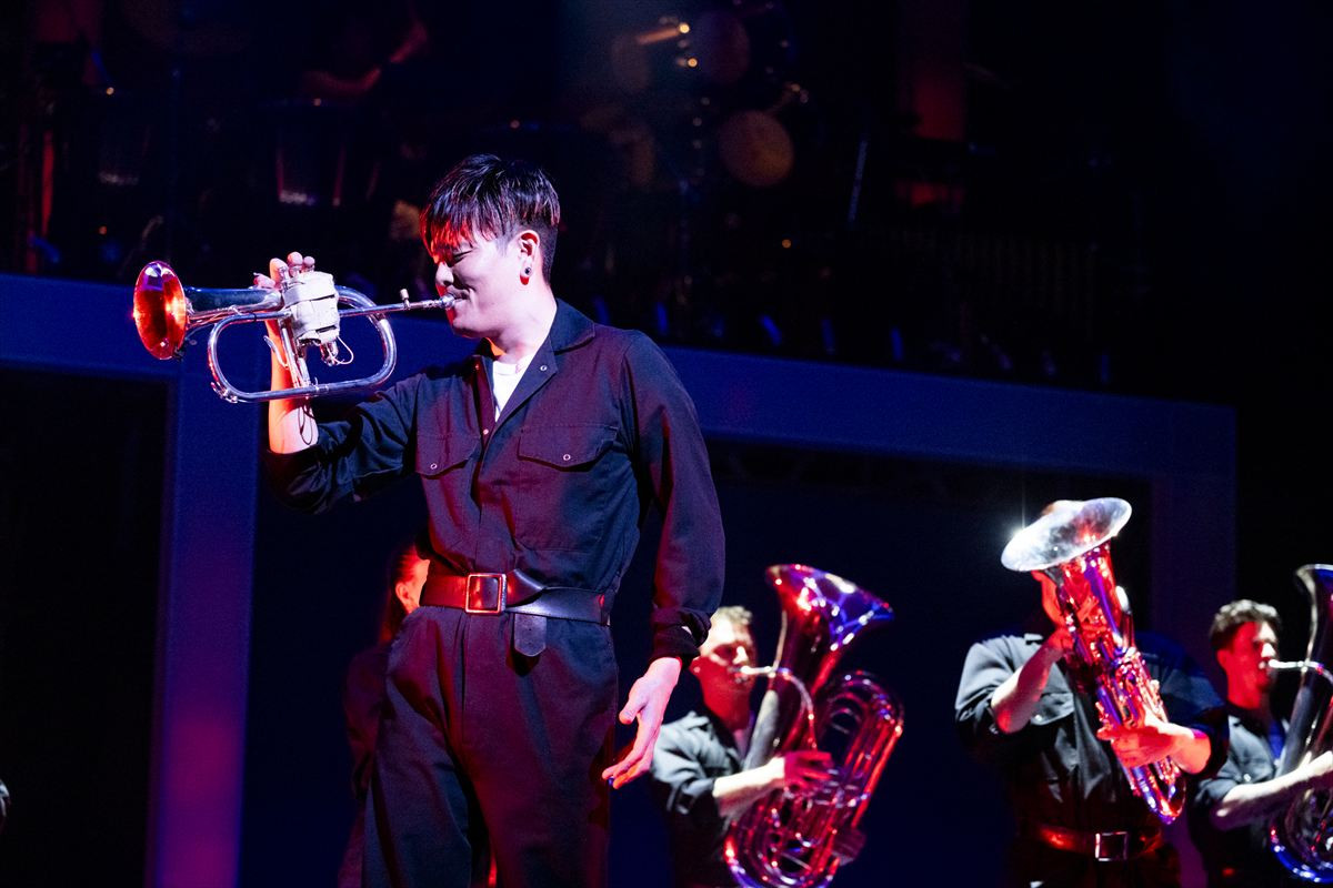 佐野晶哉も大興奮「すごい高揚感！」“音爆のサーカス” 『blast ブラスト！』東京公演が開幕！