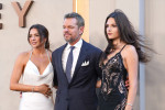 （左から）妻ルシアナ・バロッソ、マット・デイモン、娘のイザベラ