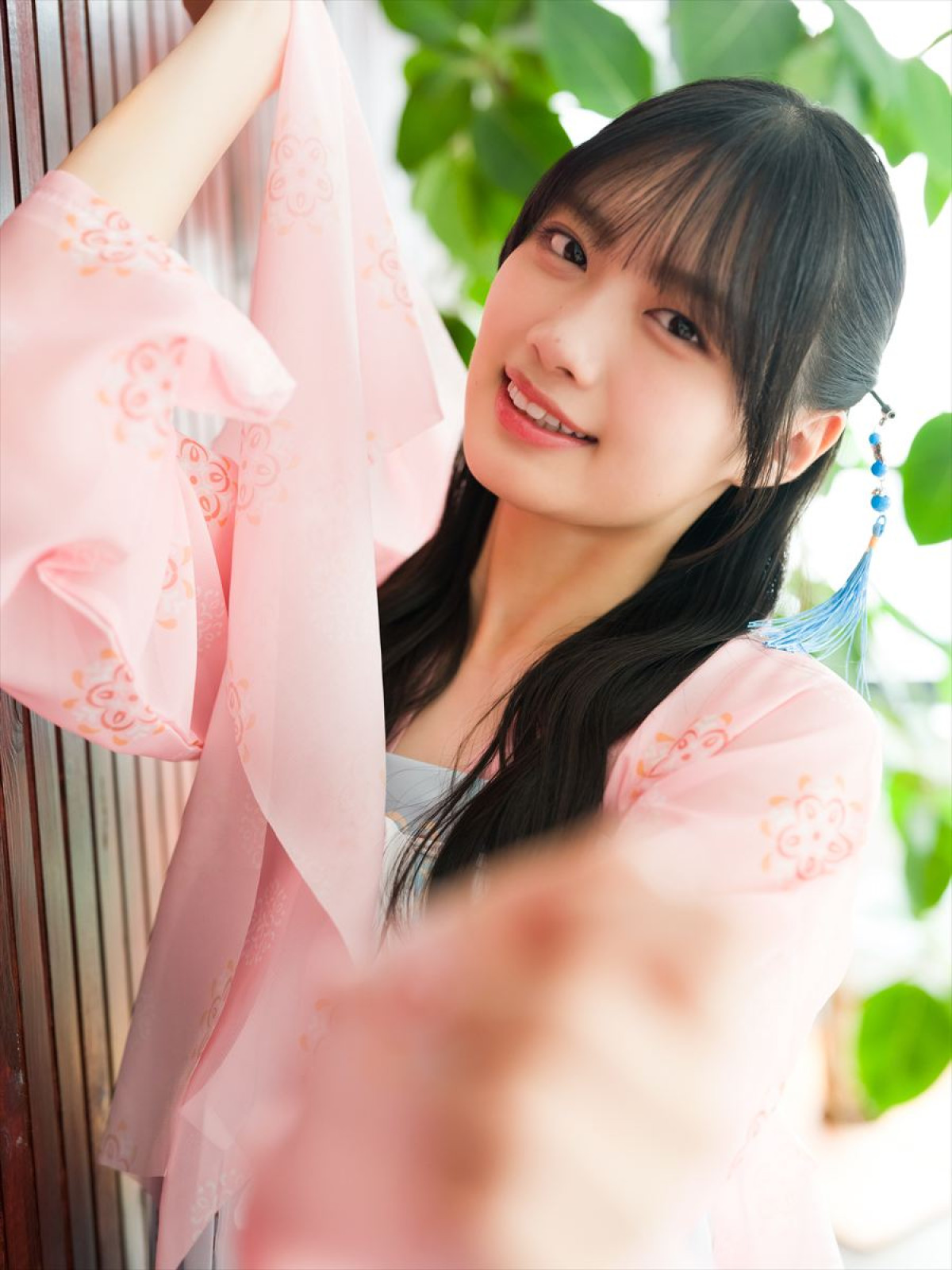 大人気TikToker美女、夏の“甘酸っぱい初恋”を追体験するグラビア