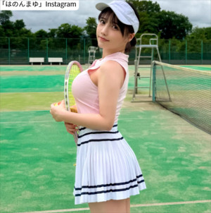 はのんまゆ、ソロショット　※「はのんまゆ」Instagram