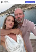 ジェイソン・ステイサム59歳の誕生日を祝福　※「ロージー・ハンティントン＝ホワイトリー」Instagram
