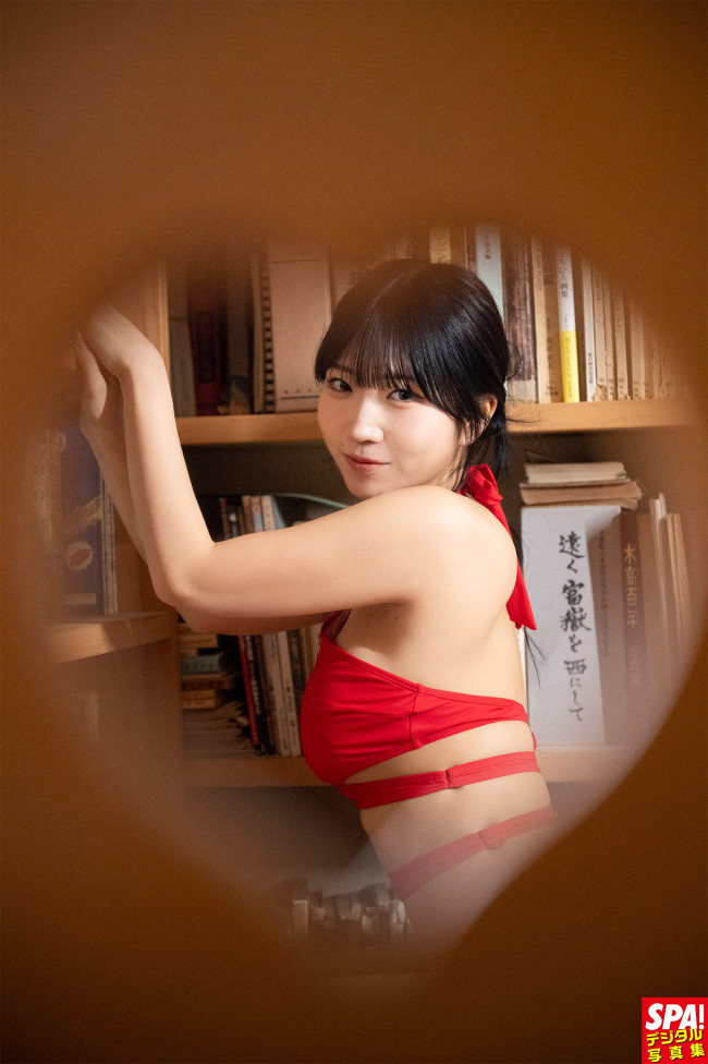 『SPA!デジタル写真集 Miina「最胸の超新星、現る！」』より