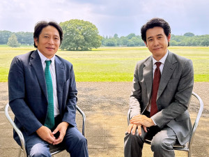 ドラマ『俺たちの箱根駅伝』に出演する青学・原晋監督と主演の大泉洋