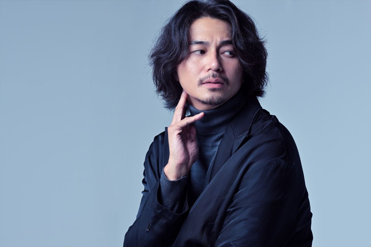 東出昌大、自身が演じるハムレットに「非常に高い親和性を感じます」　栗原英雄と起こす“化学反応”とは