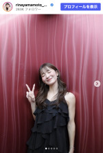 山本里菜、ノースリーブワンピのオフショット　※「山本里菜」Instagram