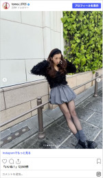 板野友美、黒タイツから細いお御足　※「板野友美」Instagram