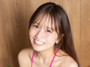 佐久間宣行YouTubeでブレイクしたピュアすぎる美女、ビキニ姿ではしゃぐ姿も　デジタル写真集