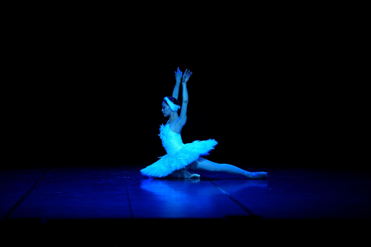 井桁弘恵「作品を紡ぎ上げていく時間はとても刺激的でした」　舞台『SWAN ―Ballet cross Reading―』開幕