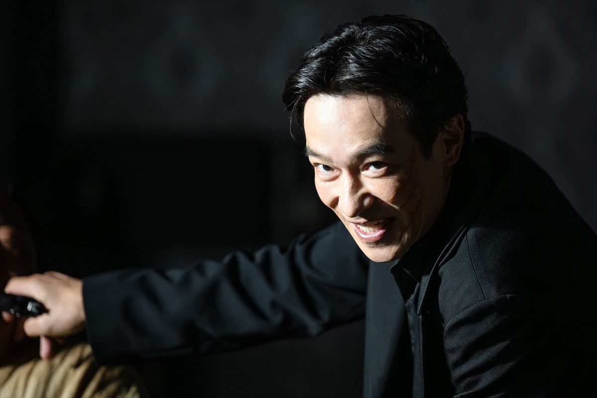 『VIVANT』“野崎”阿部寛＆ドラム再会にネット感動→野崎餓死!?のピンチに悲痛の声も「心配で寝れない」「大丈夫だよね？」