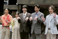 舞台『呪怨 THE LIVE ‐再念‐』囲み取材に登場した（左から）松本利夫、生駒里奈、松島庄汰、有野晋哉、杉本琢弥