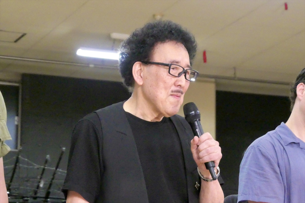 「昔からいるみたいに違和感がない」「面白すぎ」稽古場の桐山照史を駒田一＆東山義久が絶賛！／『ミス・サイゴン』稽古場レポート