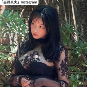 高野真央、ソロショット　※「高野真央」Instagram