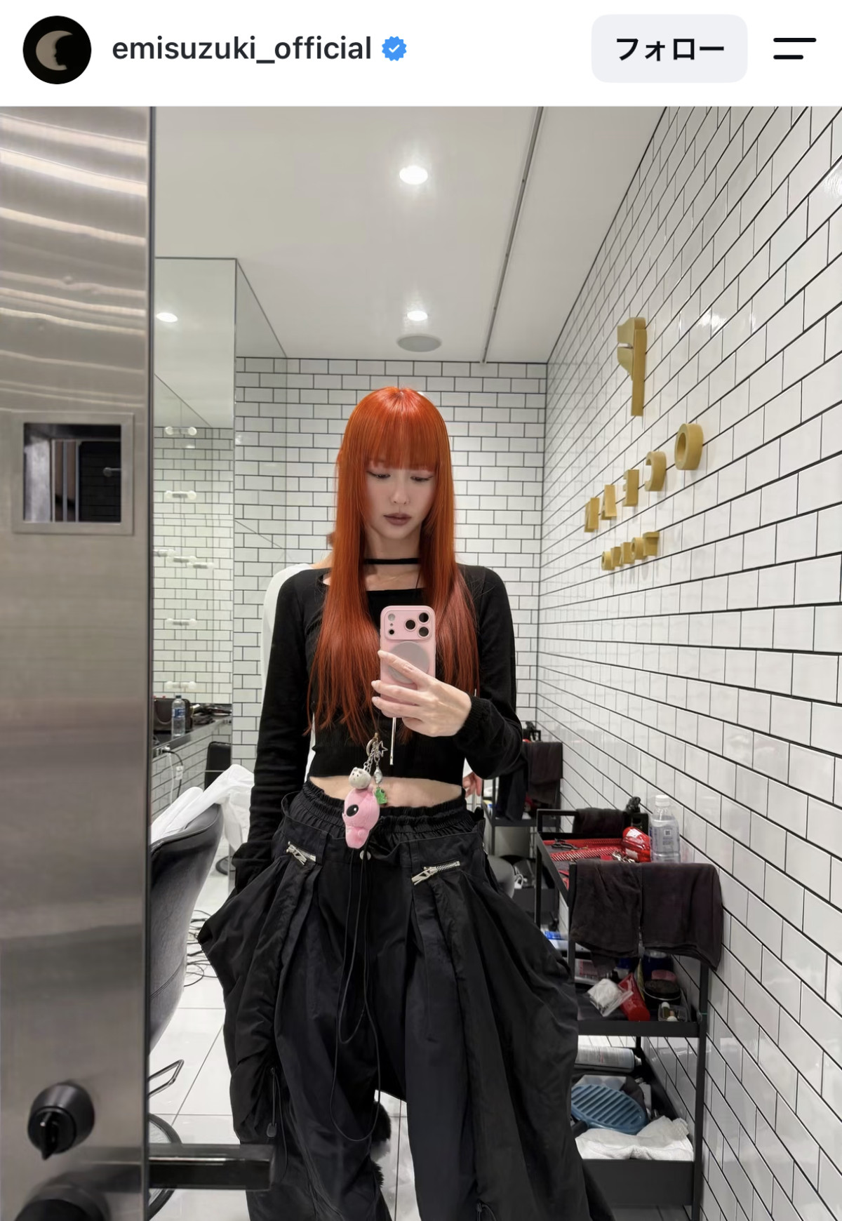 奇跡の40代モデル美女、髪色激変した姿に反響「本当に可愛い」「更に若返っとる」