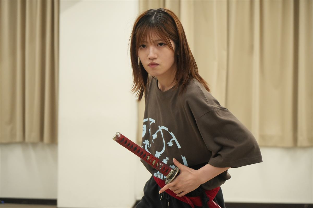 村山彩希＆岡田奈々が歌に殺陣に躍動！　つかこうへい革命ミュージカル、稽古場レポート