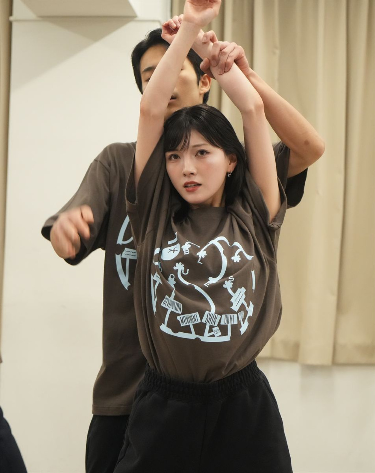 村山彩希＆岡田奈々が歌に殺陣に躍動！　つかこうへい革命ミュージカル、稽古場レポート
