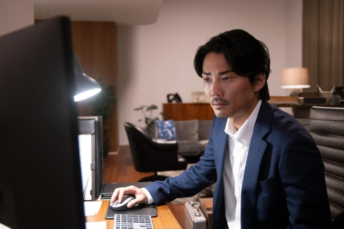 毎熊克哉×小島梨里杏『月がみている』フランスで撮影した場面写真解禁　短編アンソロジー刊行も