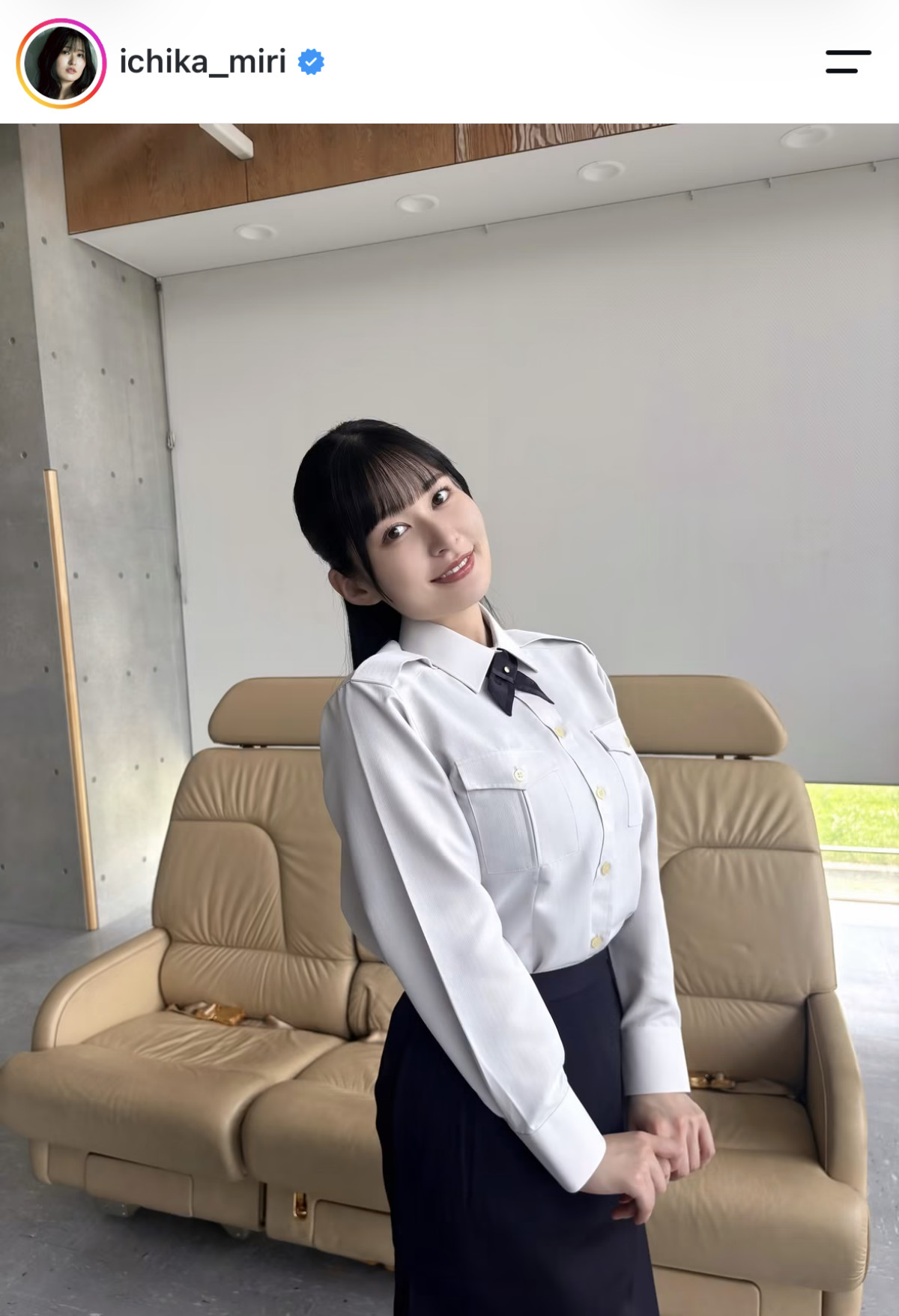 「100cmになって仕事が増えました」27歳グラビア美女、スタイルの良さ隠しきれない“制服姿”に反響