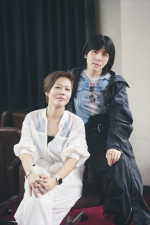 （左から）江本純子、鈴木みのり