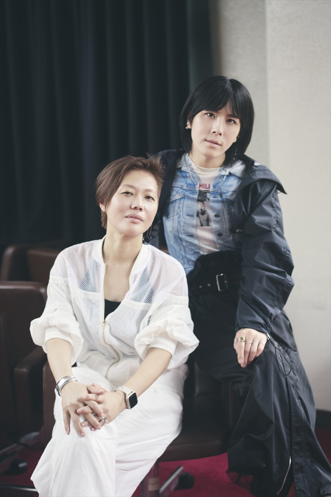 （左から）江本純子、鈴木みのり