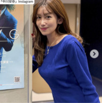 中川安奈、タイトな青ワンピでファン魅了　※「中川安奈」instagram