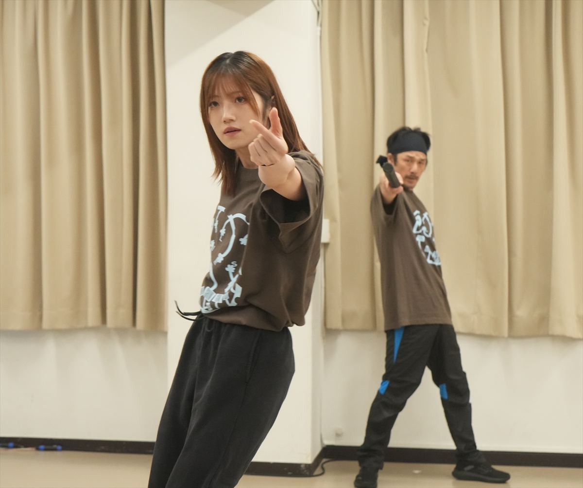 村山彩希＆岡田奈々が歌に殺陣に躍動！　つかこうへい革命ミュージカル、稽古場レポート