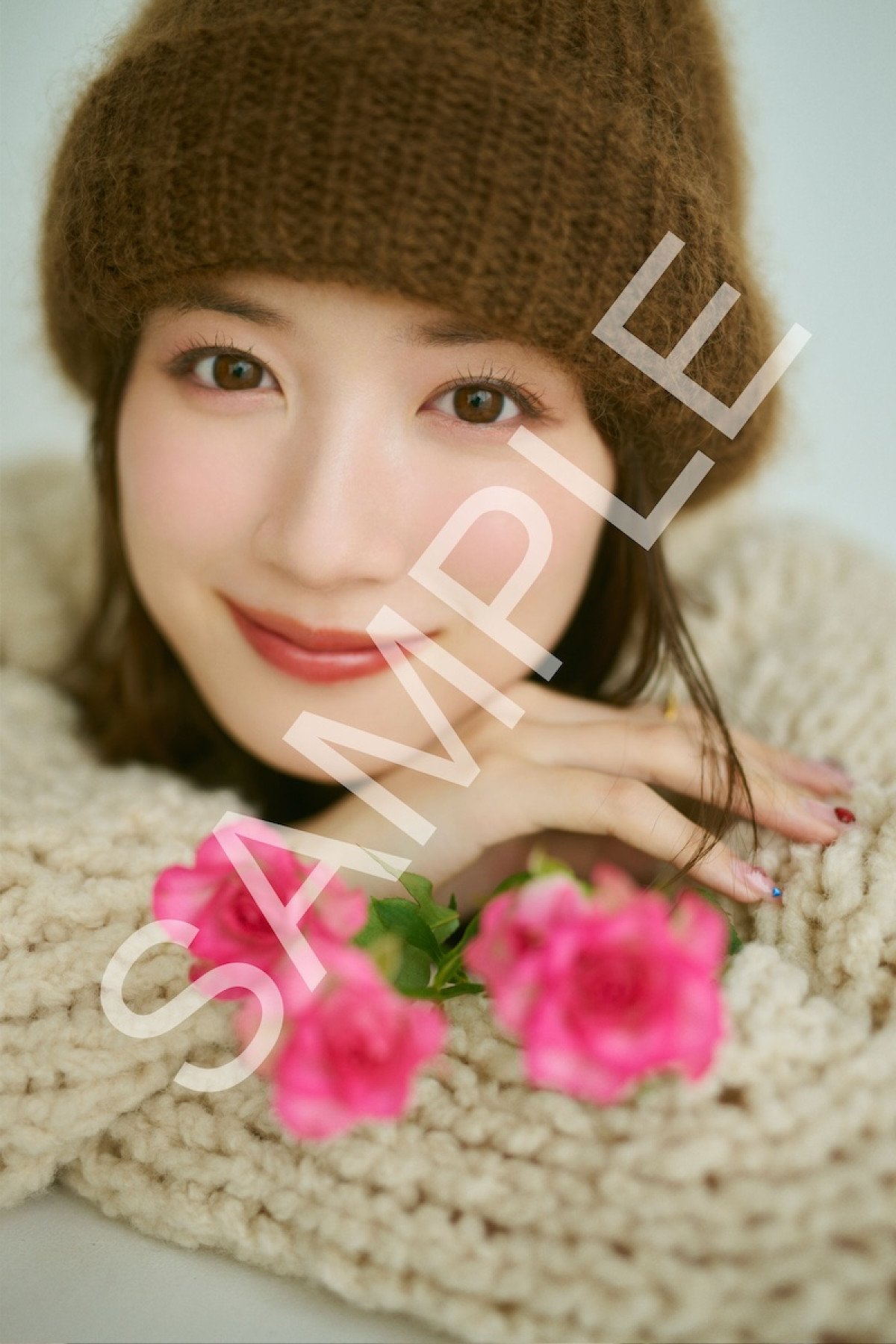 永野芽郁、可愛らしさから大人っぽさまで！　花をテーマにしたカレンダー発売決定＆全5カット解禁
