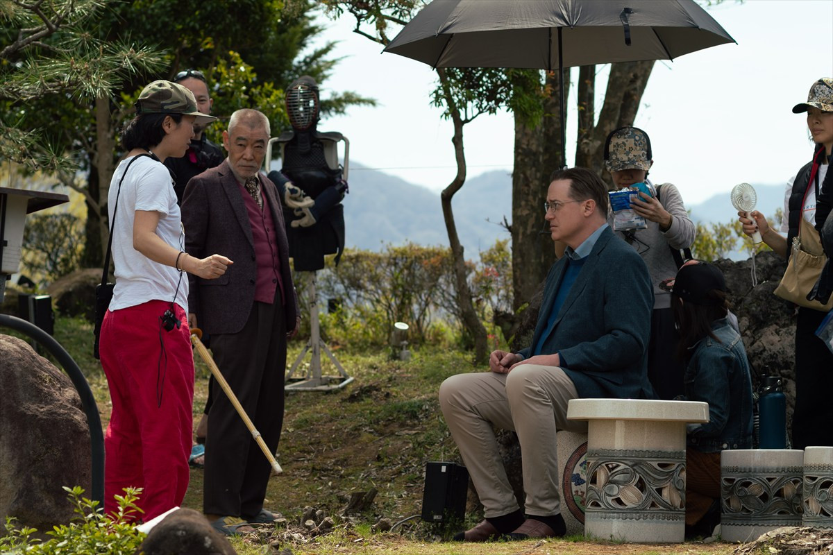 ブレンダン・フレイザー×柄本明らの撮影風景を収めた映画『レンタル・ファミリー』メイキングカット公開