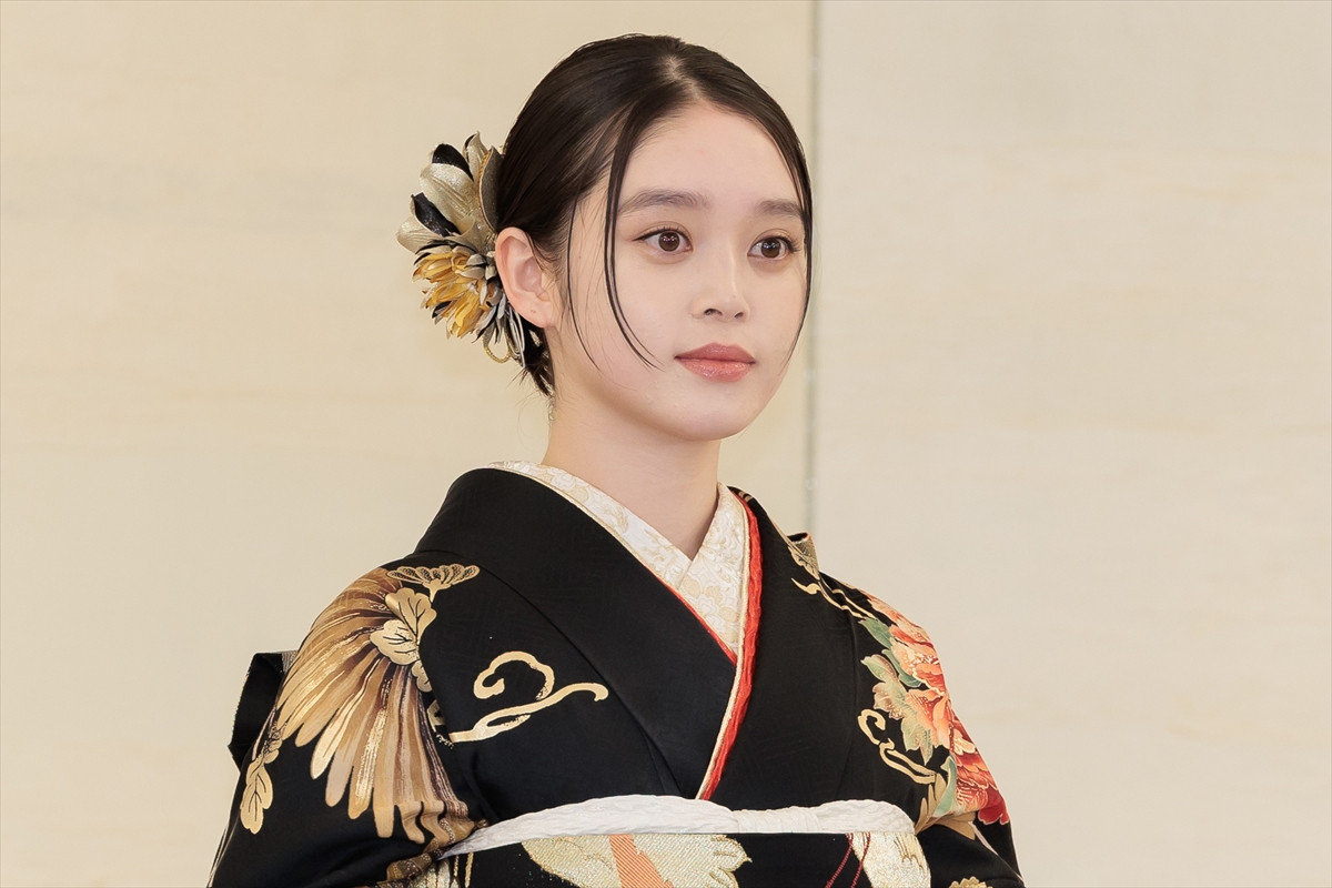 生見愛瑠「『見ない日ないね』と言われる人になりたい」　高石あかり、上坂樹里らエイベックス所属タレントと晴れ着お披露目