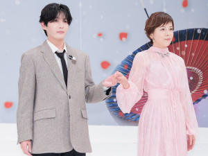 なにわ男子・長尾謙杜、母親を演じた沢口靖子をエスコート！　沢口「ほっぺが白くてプクプクッとしたところが似てる」