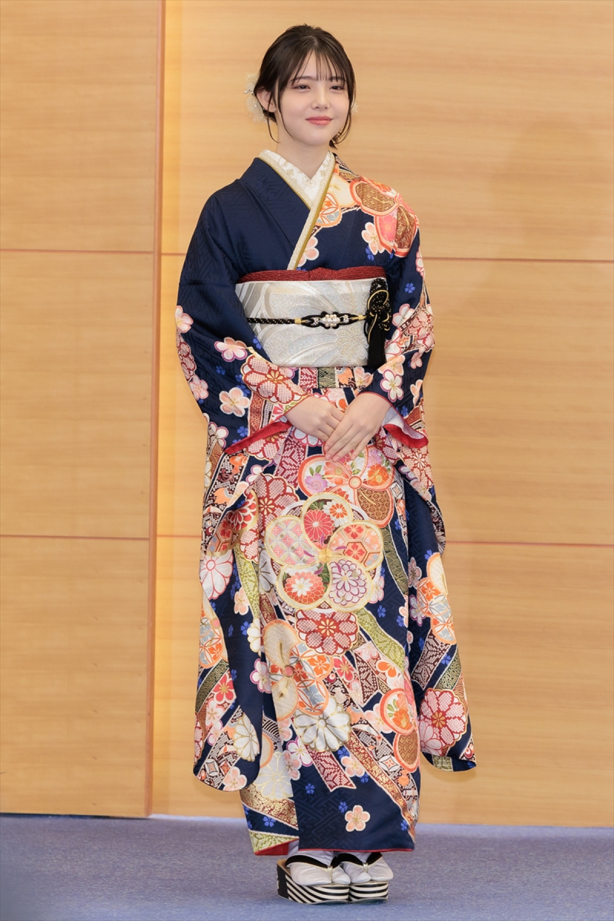 生見愛瑠「『見ない日ないね』と言われる人になりたい」　高石あかり、上坂樹里らエイベックス所属タレントと晴れ着お披露目