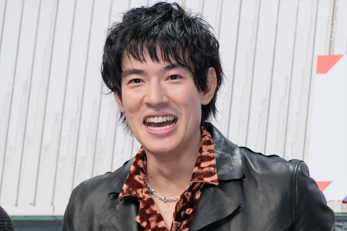 中島歩、記者会見中の寸劇で流血　超特急・草川拓弥「熱量ある方なので…」