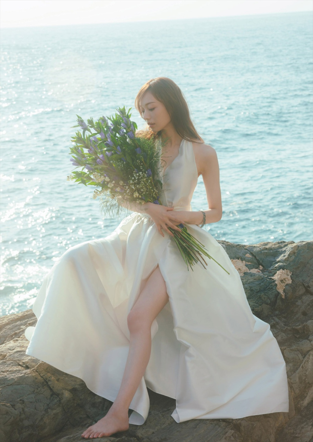 梅澤美波2nd写真集『透明な覚悟』、4種の裏表紙解禁　各カットのポイントを本人解説！