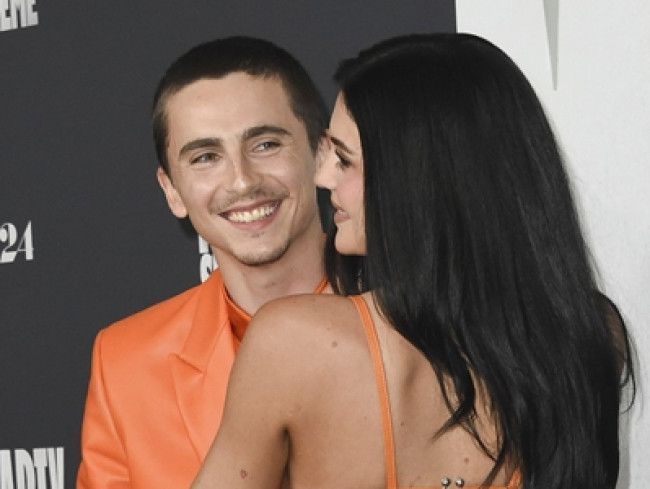 ティモシー・シャラメ、恋人カイリー・ジェンナーの姉たちも愛称を暴露される