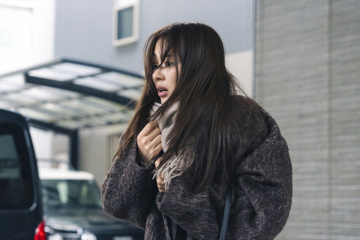 『略奪奪婚』第6話 “千春”内田理央、“えみる”中村ゆりかの秘密に迫ろうとするもピンチ！