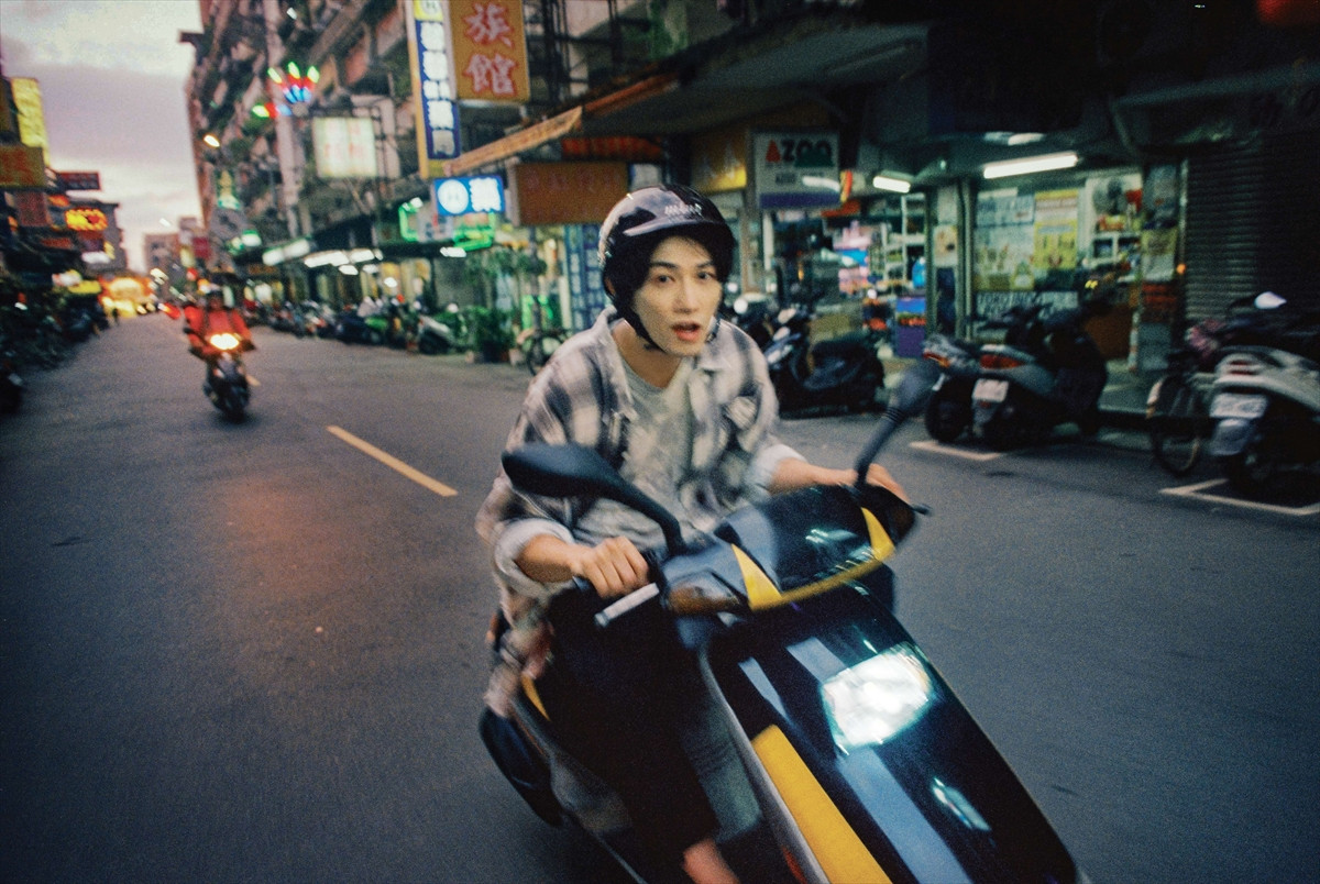 色っぽすぎるシェービング姿！　町田啓太、活動15周年アニバーサリーフォトブックより台北撮影カット解禁