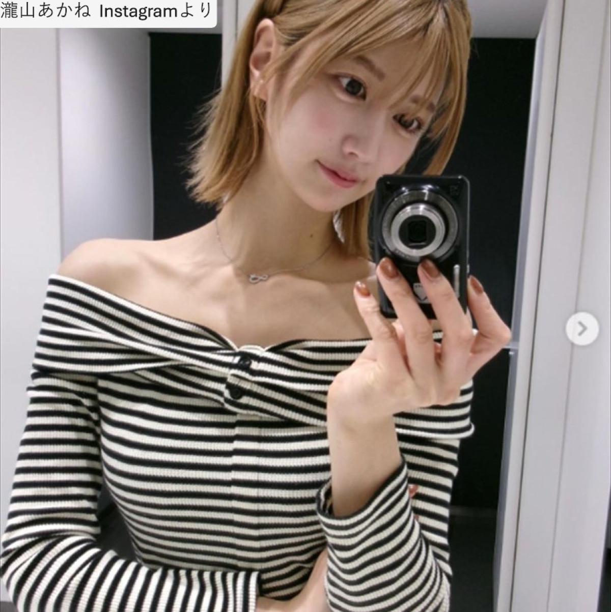 瀧山あかね、ソロショット　※「瀧山あかね」Instagram