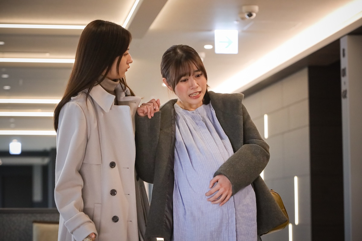 『おコメの女』「隠れて!!」“笹野”佐野勇斗、渾身の“仕掛け”にツッコミ続々「原始的すぎてwww」「忍者屋敷かよ」