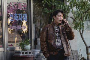 映画『しあわせな選択』よりソンチュル（パク・ヒスン）