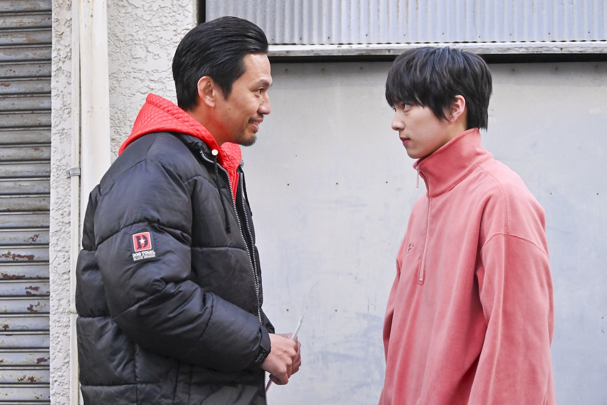 『DREAM STAGE』“吾妻”中村倫也、まさかの移動手段で登場　ネット騒然「絵になる～」「おもしれー男www」