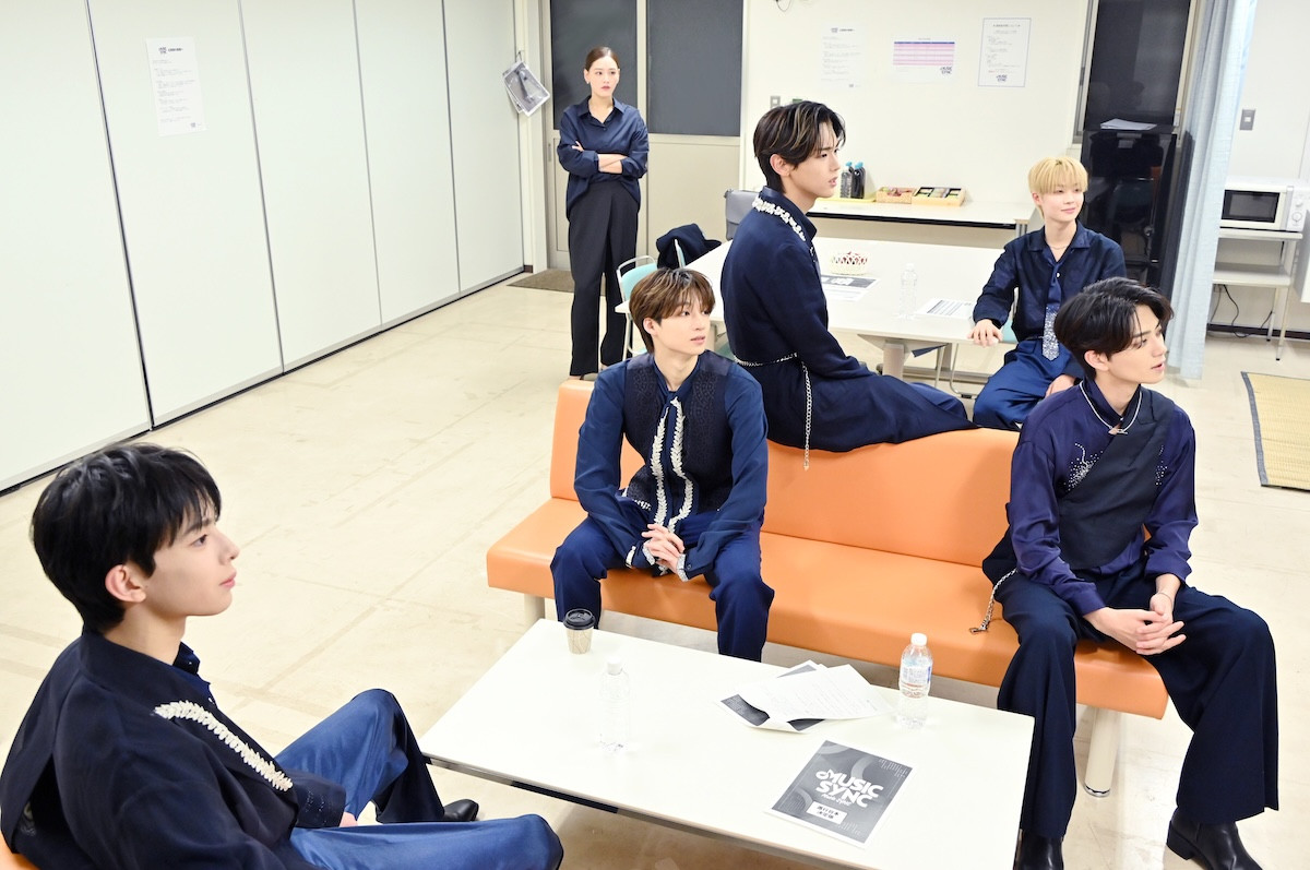 『DREAM STAGE』“吾妻”中村倫也、まさかの移動手段で登場　ネット騒然「絵になる～」「おもしれー男www」