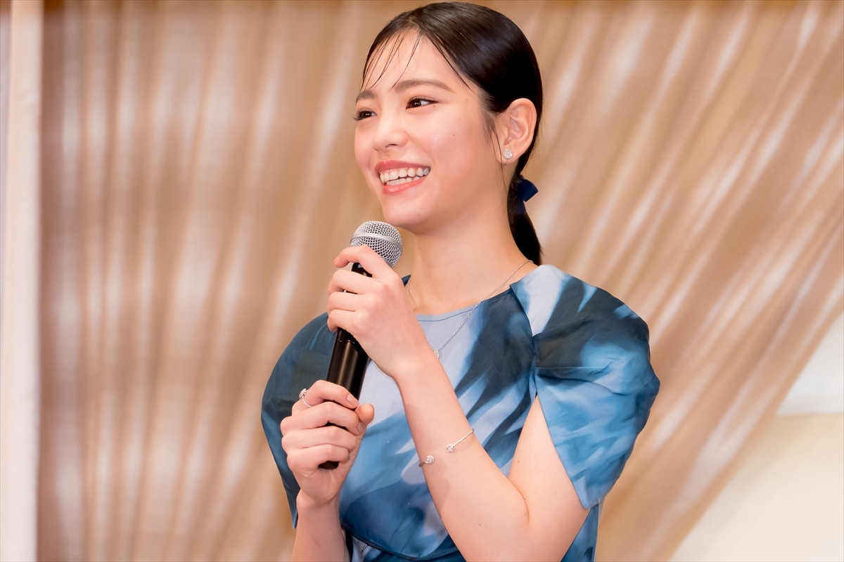 市川染五郎、當真あみと初対面で驚き「後ろが見えるくらいの透明感」