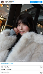 ちとせよしの、お姉さん風ファーコート姿がかわいい　※「ちとせよしの」Instagram