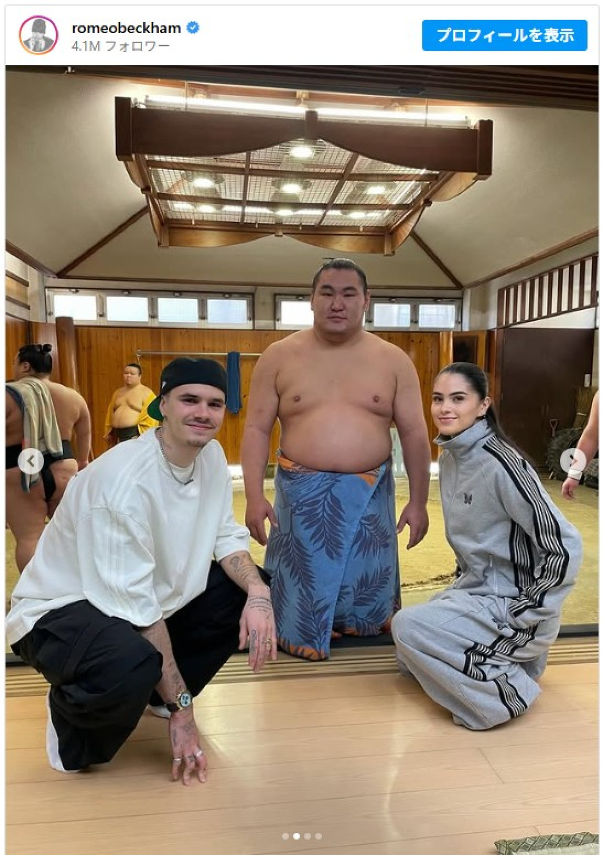 ロメオ・ベッカム、恋人と来日　力士に挑むも歯が立たず「爆笑」「ほっそいな、頑張れ」の声