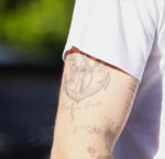 ブルックリン・ベッカム、錨の真ん中にあった「DAD」の文字を上書き