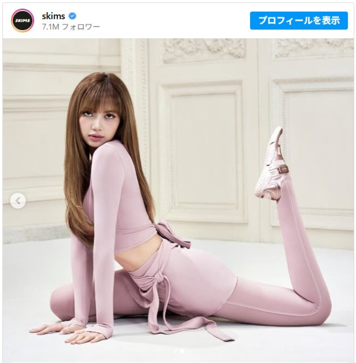 カイリー・ジェンナー、姉キム・カーダシアンの下着ブランドのキャンペーンで美ボディ披露