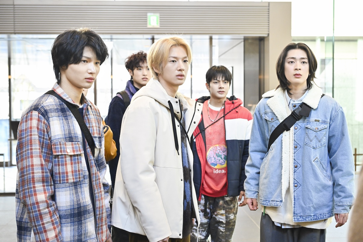 『DREAM STAGE』“吾妻”中村倫也、まさかの移動手段で登場　ネット騒然「絵になる～」「おもしれー男www」