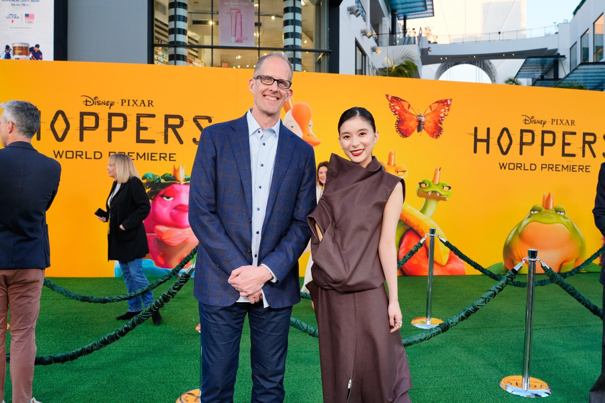 芳根京子、ユニークなブラウンドレス姿で登場　『私がビーバーになる時』ワールドプレミア初参加