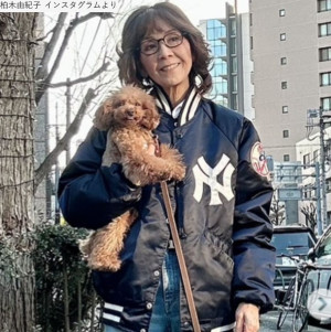 柏木由紀子、ソロショット　※「柏木由紀子」インスタグラム