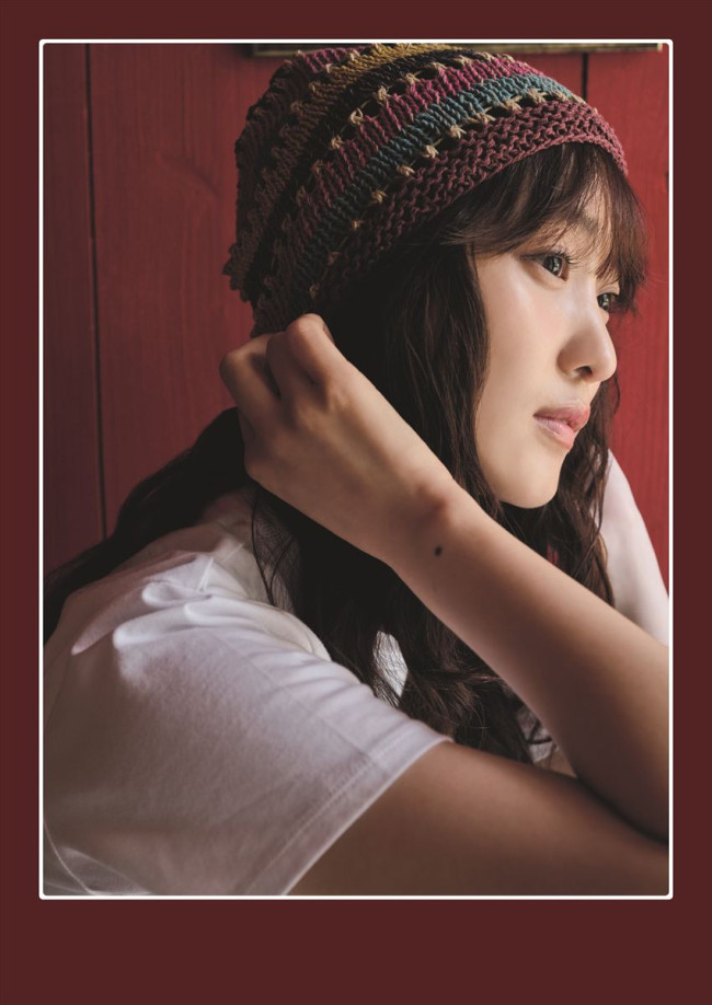 写真）菅井友香写真集『たびすがい』アクスタ付きスペシャル版の予約
