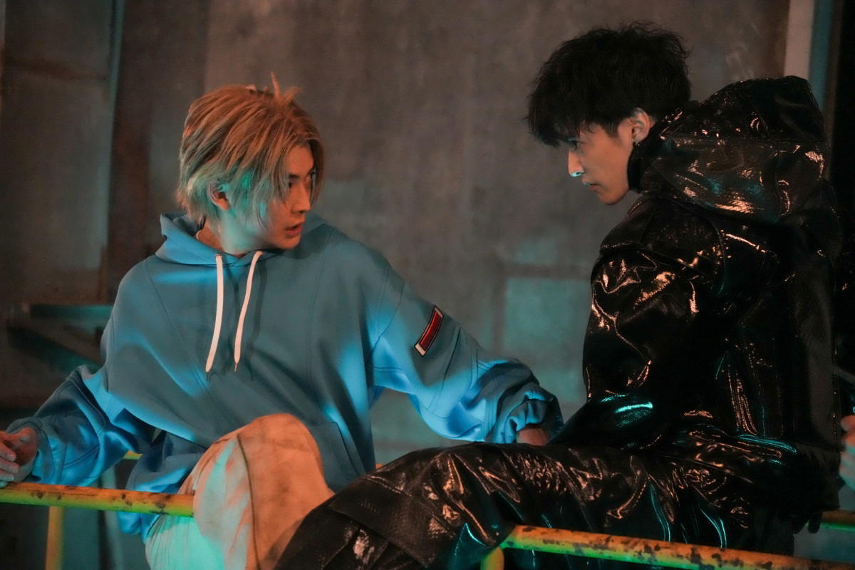 目黒蓮主演『SAKAMOTO DAYS』新場面写真解禁　驚異的再現度ビジュアル＆激しいバトルシーン